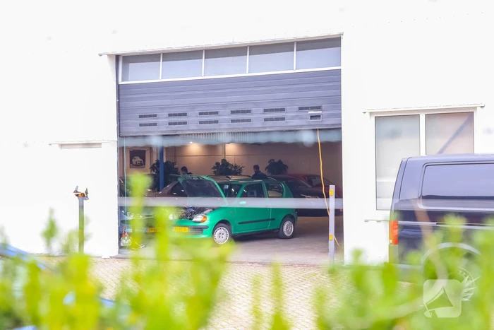 Onderzoek naar vreemde lucht bij autogarage