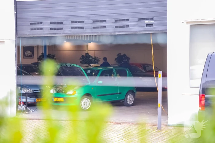 Onderzoek naar vreemde lucht bij autogarage