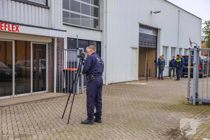 Onderzoek naar vreemde lucht bij autogarage