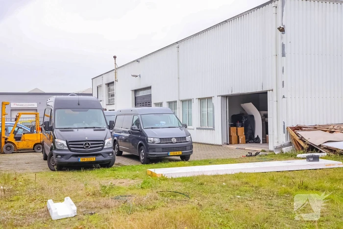 Onderzoek naar vreemde lucht bij autogarage
