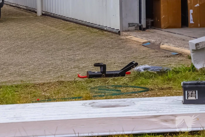 Onderzoek naar vreemde lucht bij autogarage