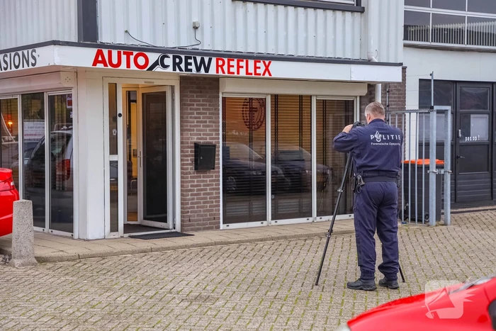 Onderzoek naar vreemde lucht bij autogarage