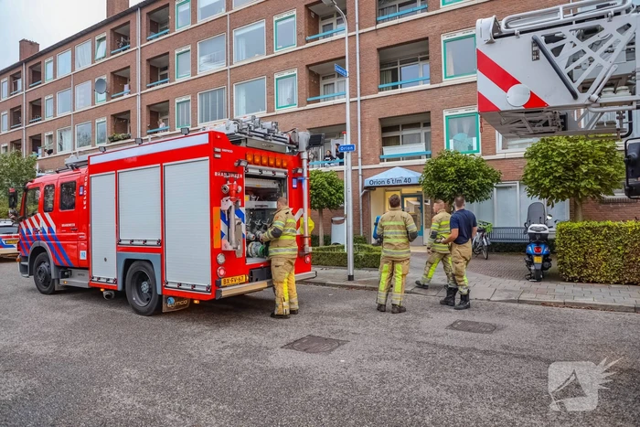 Veel brandweer aanwezig bij woning vol rook