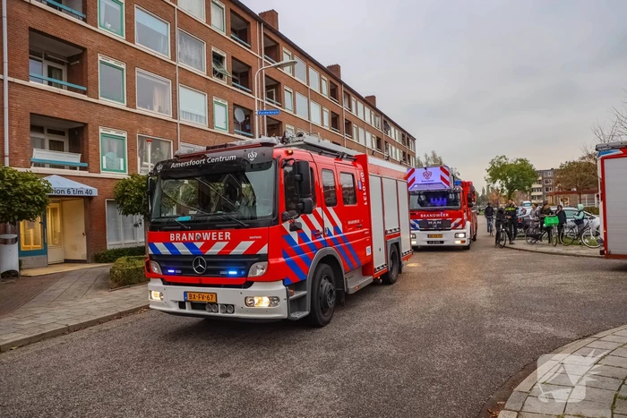 Veel brandweer aanwezig bij woning vol rook