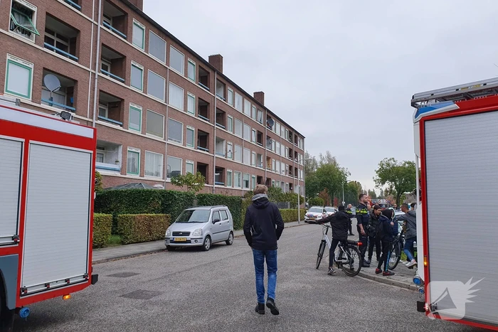 Veel brandweer aanwezig bij woning vol rook