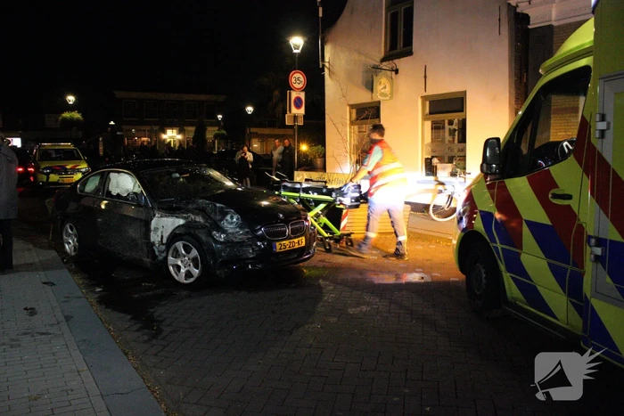 Voetganger zwaargewond nadat auto uit de bocht vliegt