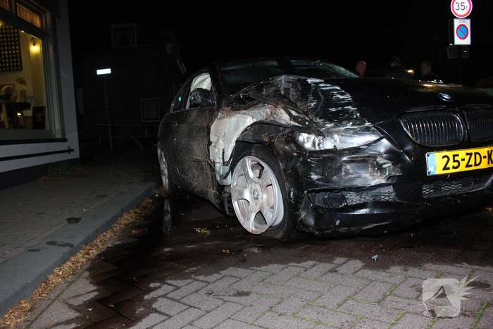 Voetganger zwaargewond nadat auto uit de bocht vliegt