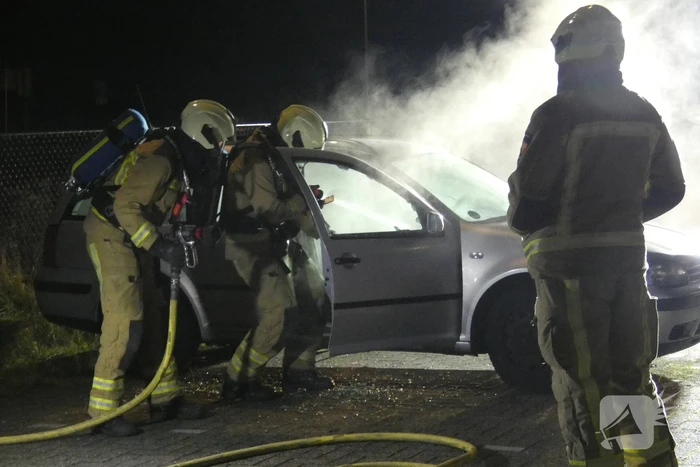 Auto in brand op carpoolplaats