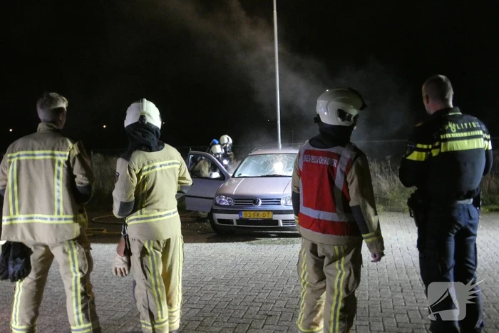 Auto in brand op carpoolplaats