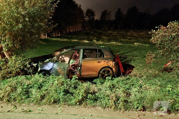 Bestuurder onder invloed belandt in berm