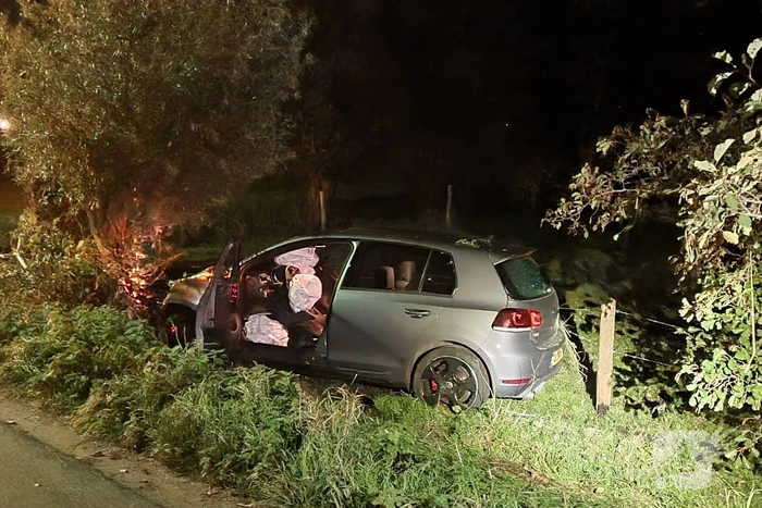 Bestuurder onder invloed belandt in berm