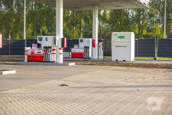 Overleden persoon aangetroffen in uitgebrande bestelbus