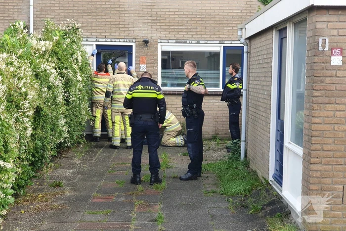 Voordeur woning geforceerd bij waterlekkage