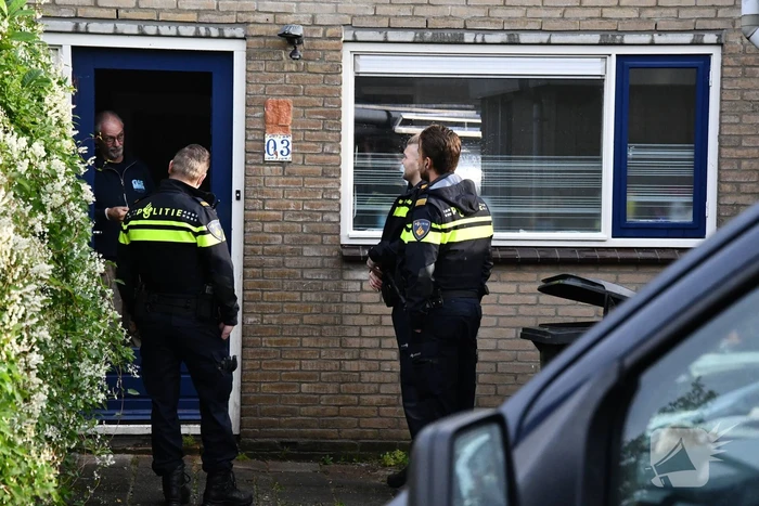 Voordeur woning geforceerd bij waterlekkage