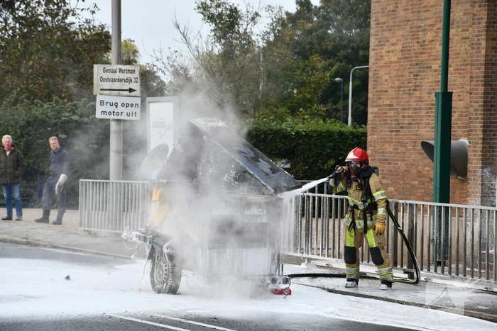 Brand in generator op aanhanger tijdens het rijden