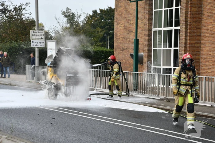 Brand in generator op aanhanger tijdens het rijden