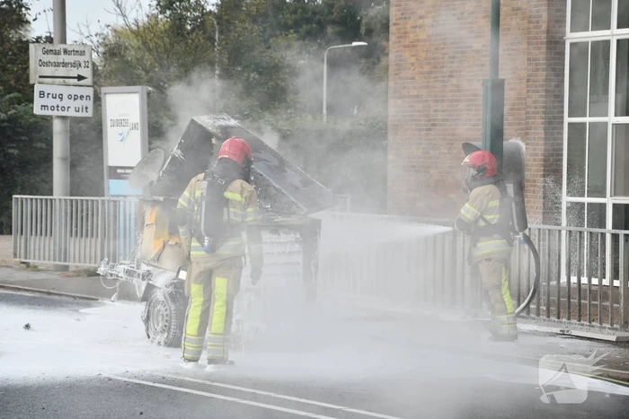 Brand in generator op aanhanger tijdens het rijden