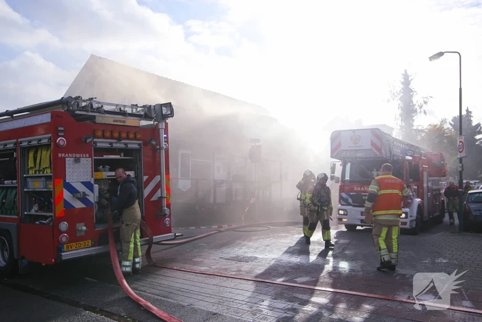 Grote brand in cafe met bovenwoning