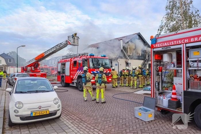 Grote brand in cafe met bovenwoning