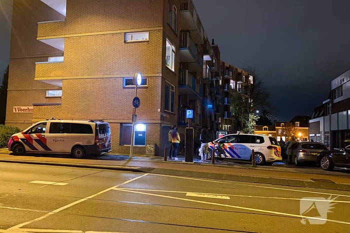 Veel politie aanwezig bij inval in woning