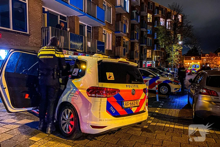Veel politie aanwezig bij inval in woning