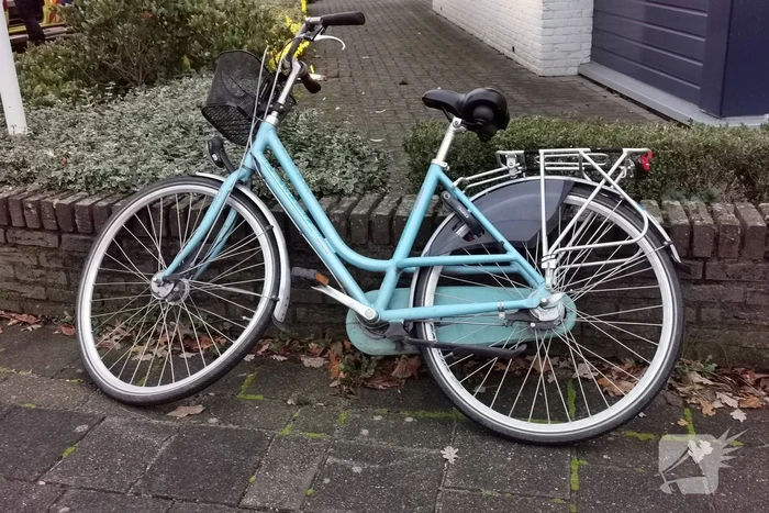 Automobilist rijdt fietser aan in Burgemeestersbuurt