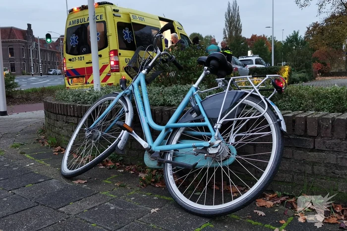 Automobilist rijdt fietser aan in Burgemeestersbuurt