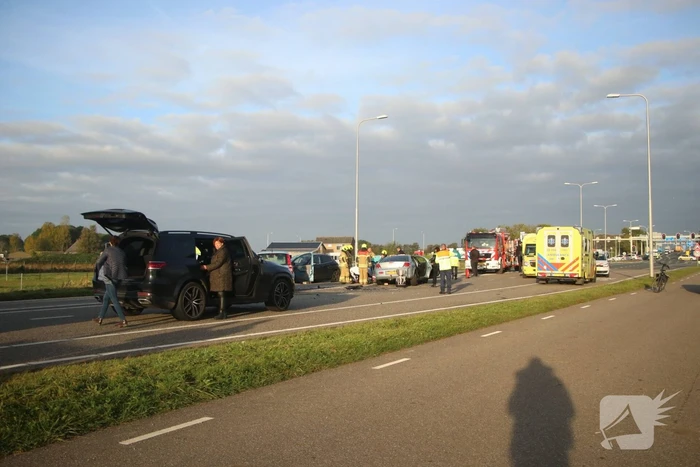 Ravage na botsing tussen meerdere voertuigen