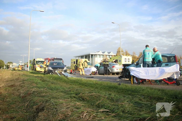 Ravage na botsing tussen meerdere voertuigen