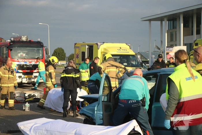 Ravage na botsing tussen meerdere voertuigen