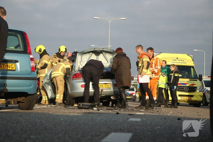 Ravage na botsing tussen meerdere voertuigen