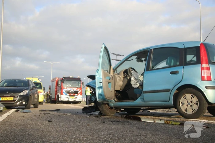 Ravage na botsing tussen meerdere voertuigen