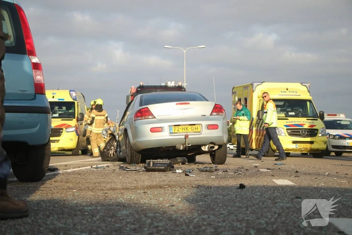 Ravage na botsing tussen meerdere voertuigen