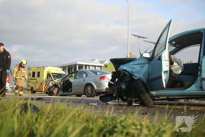 Ravage na botsing tussen meerdere voertuigen