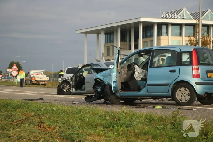 Ravage na botsing tussen meerdere voertuigen