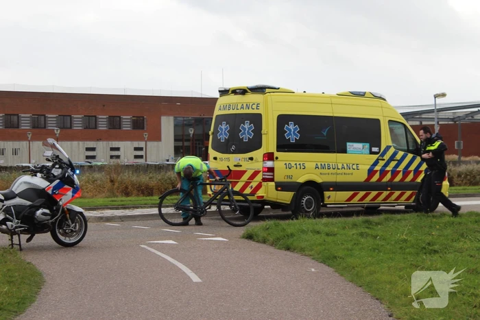 Persoon gewond bij aanrijding met auto bij rotonde