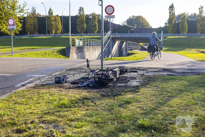 Twee Go-Sharing-deelscooters in vlammen opgegaan