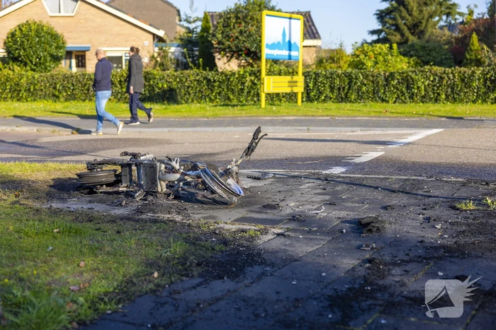 Twee Go-Sharing-deelscooters in vlammen opgegaan