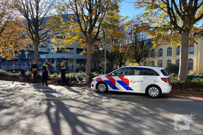 Jongeman gaat onderuit met fiets