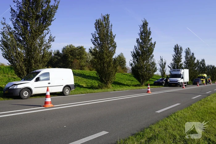 Schade bij aanrijding tussen meerdere voertuigen