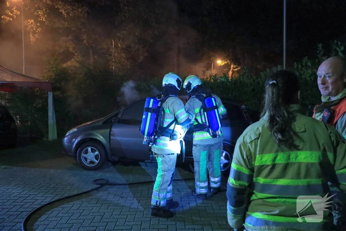 Veel schade aan auto door brand