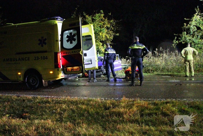 Persoon zwaargewond bij eenzijdige aanrijding