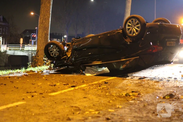 Twee gewonden bij zware crash
