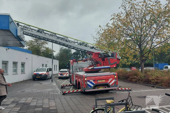 Zwembad ontruimd wegens vreemde lucht