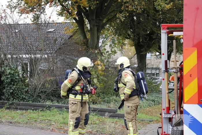 Struik naast woning vat vlam door smeulende emmer