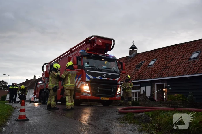 Brandweer blust schoorsteenbrand