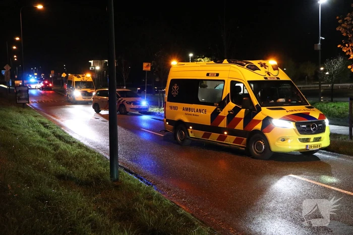 Auto komt op dak terecht na ongeval