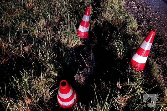 Auto komt op dak terecht na ongeval