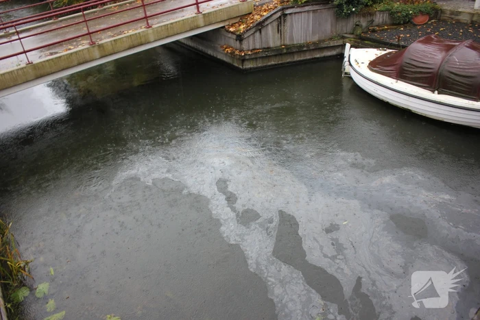 Flinke olielekkage in woonboot