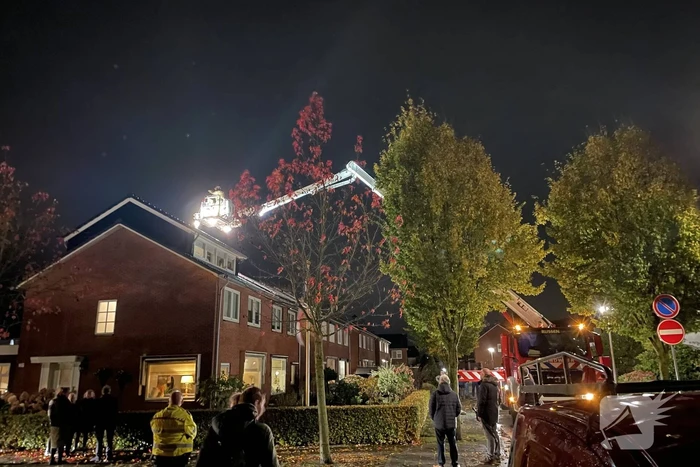 Brand in schoorsteen van woning